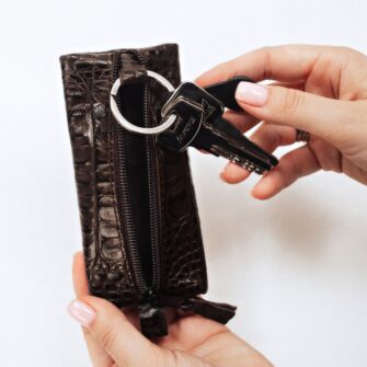 Ключница коричневая